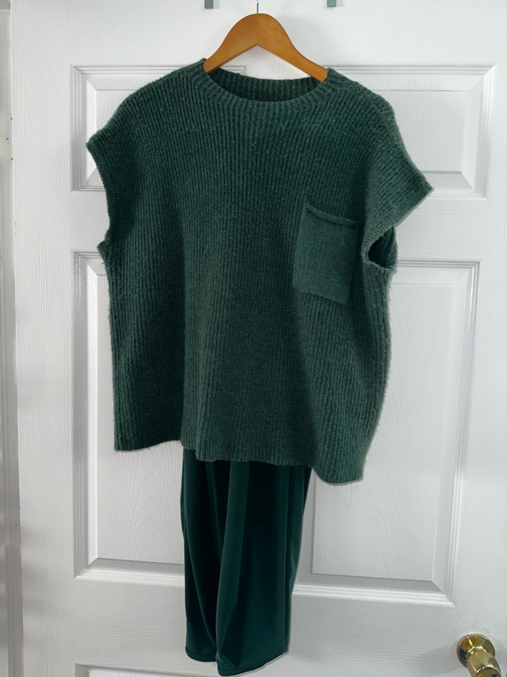 Sleeveless Knit Pocket Sweater Vest in Dark Green